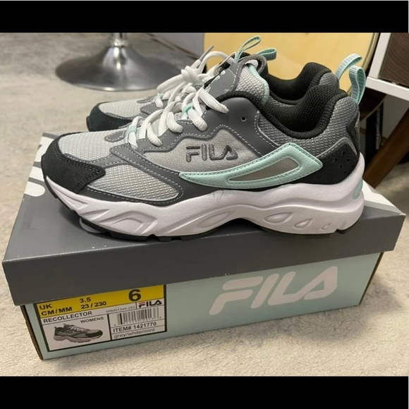 NIB Women’s Size 6 Fila Recollector Fashion Sneakers In Grey/White-Mint Color - Picture 11 of 12